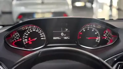 Peugeot 308 2019 - 14900 EUR, 50000 km - AUTO.MOTO.pt - 50000km - foto 21 de 51