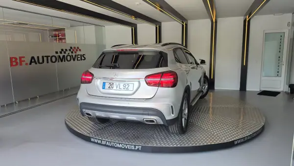Mercedes-Benz GLA 180 2018 - 24900 EUR, 41570 km - 41570km - foto 15 de 52