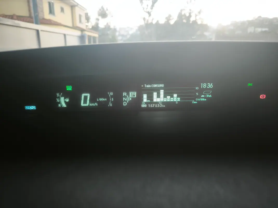 Toyota Prius 2009 - 10700 EUR, 156000 km - AUTO.MOTO.pt - 156000km - foto 4 de 11