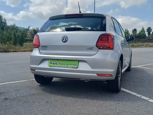 Volkswagen Polo 2015 - 12490 EUR, 135058 km - AUTO.MOTO.pt - 135058km - foto 4 de 14