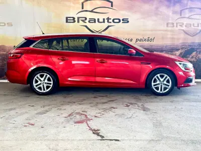 Renault Mégane Sport Tourer 2018 - 14900 EUR, 110134 km - AUTO.MOTO.pt - 110134km - foto 5 de 27