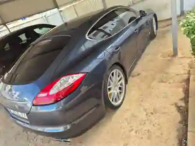 Porsche Panamera 2010 - 39500 EUR, 100000 km - AUTO.MOTO.pt - 100000km - foto 7 de 10