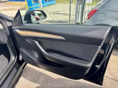 Tesla Model 3 2022 - 28690 EUR, 82305 km - AUTO.MOTO.pt - 82305km - foto 29 de 31