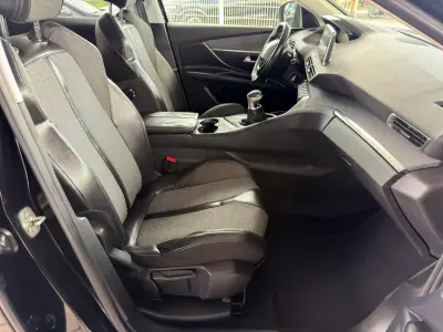 Peugeot 3008 2017 - 18500 EUR, 83995 km - AUTO.MOTO.pt - 83995km - foto 19 de 28
