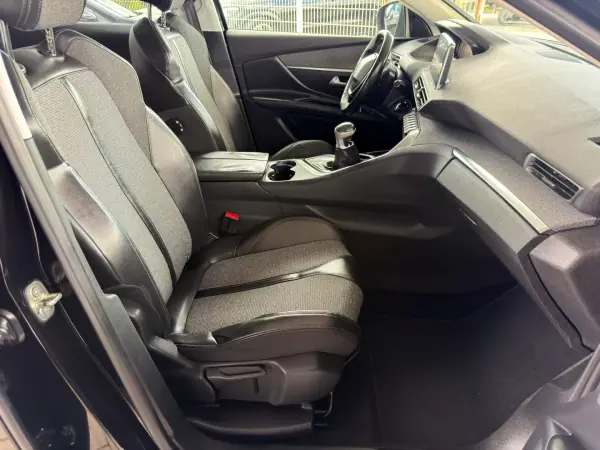 Peugeot 3008 2017 - 18500 EUR, 83995 km - AUTO.MOTO.pt - 83995km - foto 19 de 28