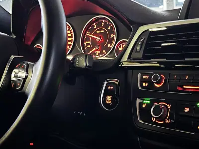 BMW 318 2013 - 16990 EUR, 249800 km - AUTO.MOTO.pt - 249800km - foto 34 de 38