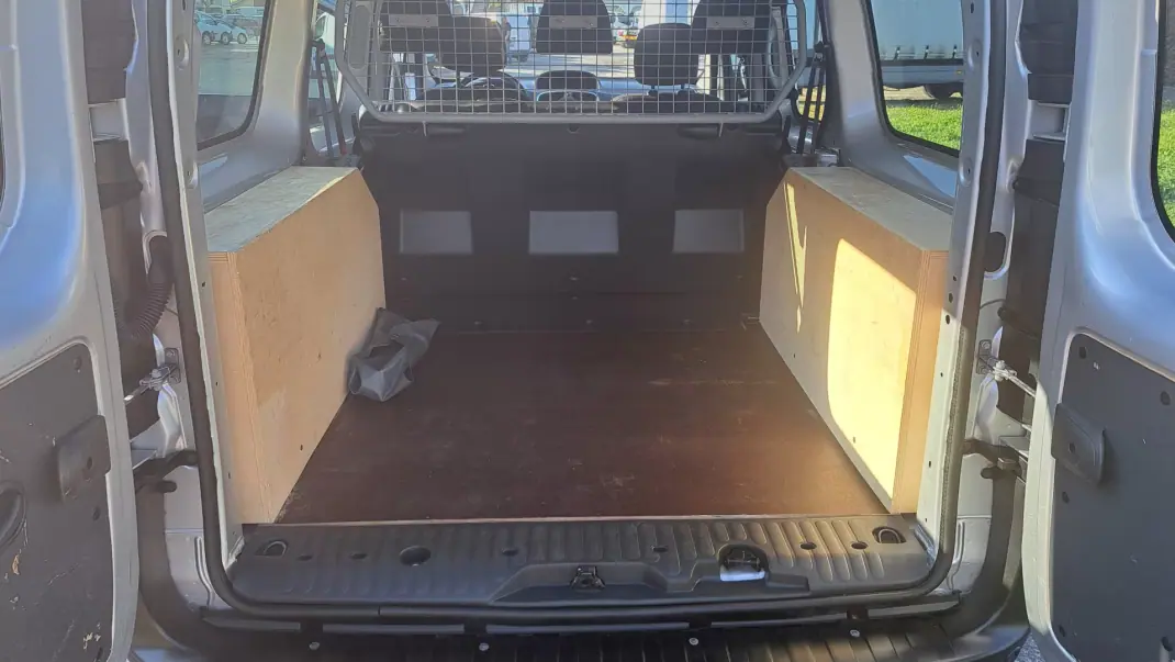 Renault 2019 - 19900 EUR, 100835 km - AUTO.MOTO.pt - 100835km - foto 20 de 28