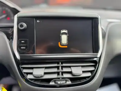 Peugeot 208 VAN 1.6 HDi Premium 2017 - 11750 EUR, 95494 km - AUTO.MOTO.pt - 95494km - foto 7 de 15