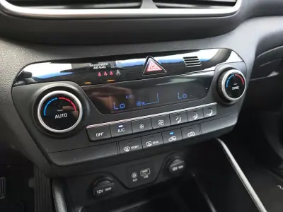 Hyundai Tucson 2019 - 18250 EUR, 137900 km - AUTO.MOTO.pt - 137900km - foto 19 de 31