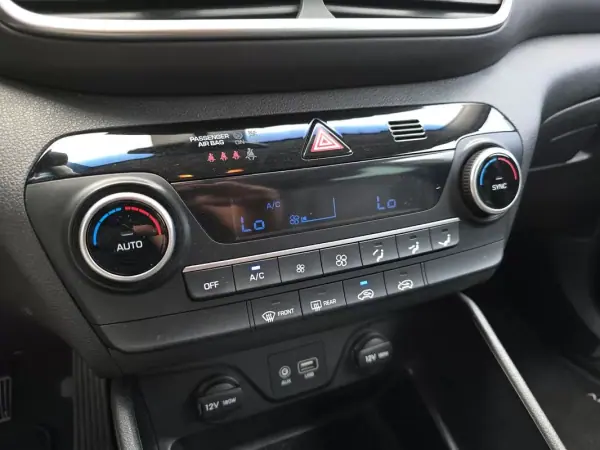 Hyundai Tucson 2019 - 18250 EUR, 137900 km - AUTO.MOTO.pt - 137900km - foto 19 de 31