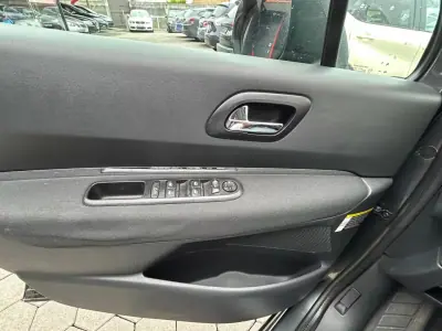 Peugeot 3008 2012 - 7500 EUR, 276404 km - 276404km - foto 8 de 19