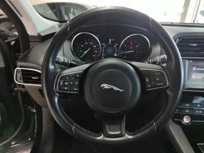 Jaguar F-Pace 2017 - 19750 EUR, 156000 km - AUTO.MOTO.pt - 156000km - foto 31 de 43