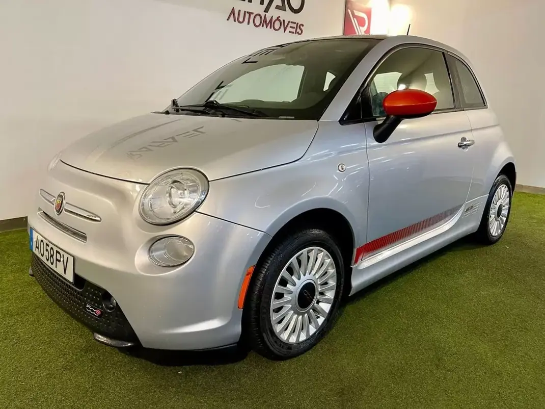 Fiat 500e 2015 - 10750 EUR, 89000 km - AUTO.MOTO.pt - 89000km - foto 9 de 26