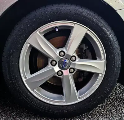 Volvo V40 2014 - 11500 EUR, 154200 km - AUTO.MOTO.pt - 154200km - foto 14 de 20