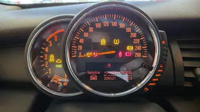 MINI One 2014 - 10900 EUR, 209521 km - AUTO.MOTO.pt - 209521km - foto 37 de 48