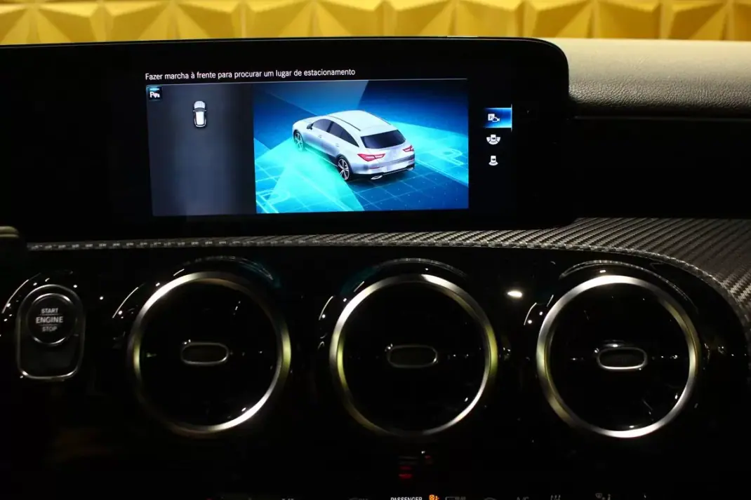 Mercedes-Benz CLA 250 2022 - 28900 EUR, 99000 km - AUTO.MOTO.pt - 99000km - foto 25 de 32