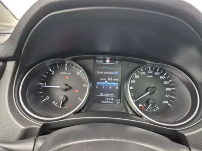 Nissan Qashqai 2018 - 19750 EUR, 96850 km - AUTO.MOTO.pt - 96850km - foto 11 de 21