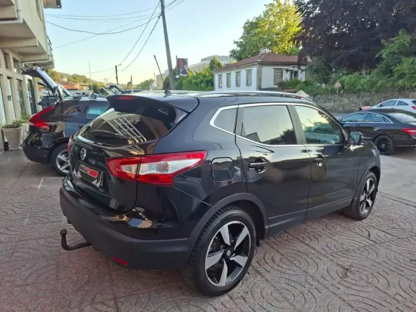 Nissan Qashqai 2015 - 12900 EUR, 138773 km - AUTO.MOTO.pt - 138773km - foto 10 de 39