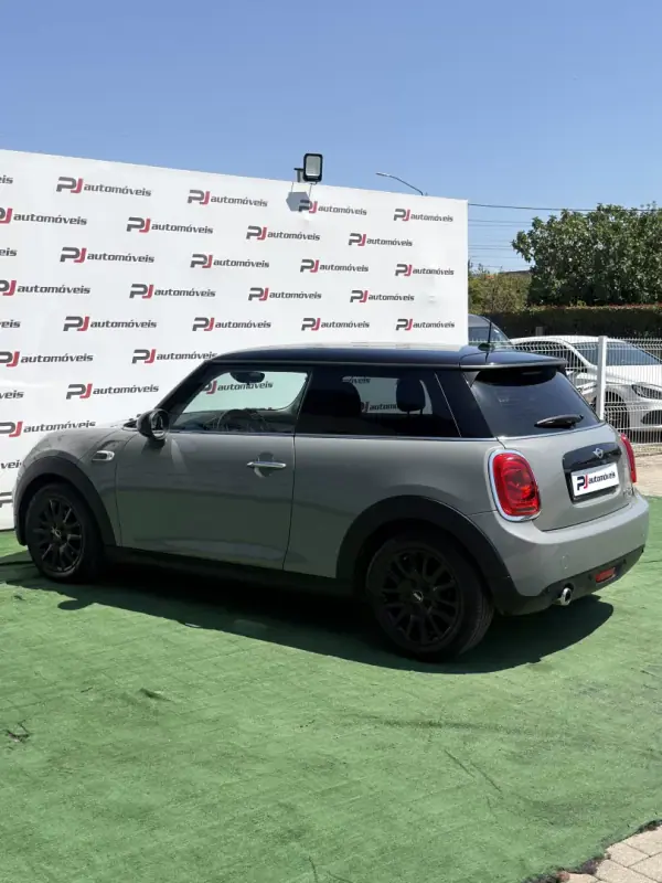 MINI Cooper 2017 - 12500 EUR, 173200 km - AUTO.MOTO.pt - 173200km - foto 15 de 25