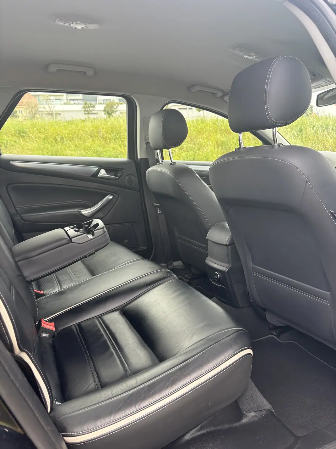 Ford Mondeo 2014 - 7490 EUR, 195600 km - AUTO.MOTO.pt - 195600km - foto 8 de 14