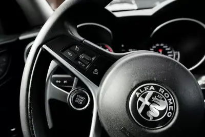 Alfa Romeo Stelvio 2019 - 29400 EUR, 89000 km - AUTO.MOTO.pt - 89000km - foto 28 de 31