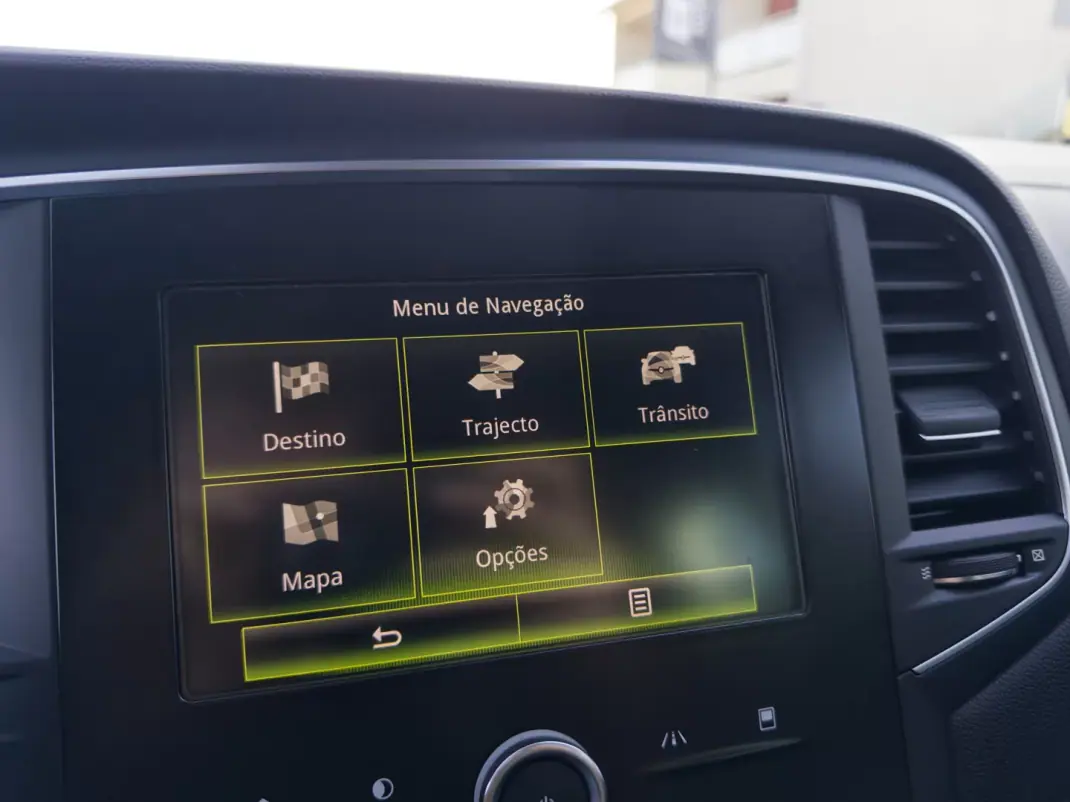 Renault Mégane Sport Tourer 2016 - 13990 EUR, 163000 km - AUTO.MOTO.pt - 163000km - foto 35 de 47