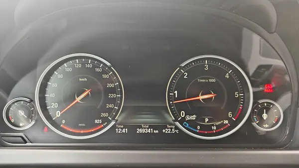 BMW 640 Gran Coupé 2014 - 27500 EUR, 278000 km - AUTO.MOTO.pt - 278000km - foto 7 de 12