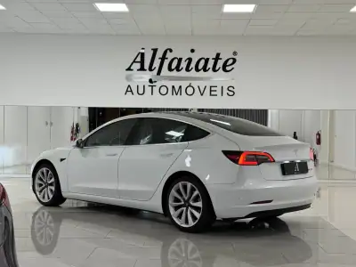 Tesla Model 3 2019 - 24890 EUR, 118800 km - AUTO.MOTO.pt - 118800km - foto 4 de 29