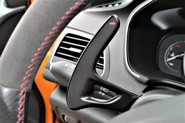 Renault Mégane 2019 - 43990 EUR, 42000 km - AUTO.MOTO.pt - 42000km - foto 34 de 41