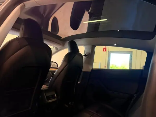Tesla Model Y 2022 - 35990 EUR, 89658 km - AUTO.MOTO.pt - 89658km - foto 16 de 17