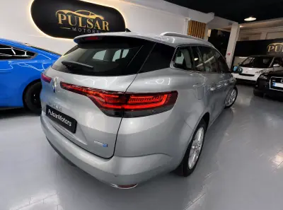 Renault Mégane E-Tech 2021 - 20960 EUR, 74026 km - AUTO.MOTO.pt - 74026km - foto 2 de 12