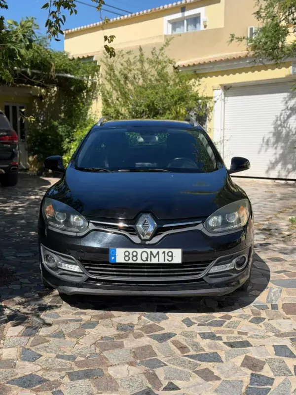 Renault Mégane 2015 - 10900 EUR, 102335 km - AUTO.MOTO.pt - 102335km - foto 3 de 9