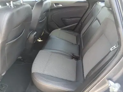 Opel Astra Sports Tourer 2013 - 7350 EUR, 143297 km - AUTO.MOTO.pt - 143297km - foto 18 de 26