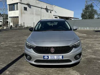 Fiat Tipo Station Wagon 2019 - 12750 EUR, 75000 km - AUTO.MOTO.pt - 75000km - foto 4 de 9