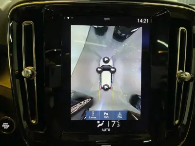 Volvo XC 40 2019 - 27950 EUR, 142000 km - AUTO.MOTO.pt - 142000km - foto 11 de 20