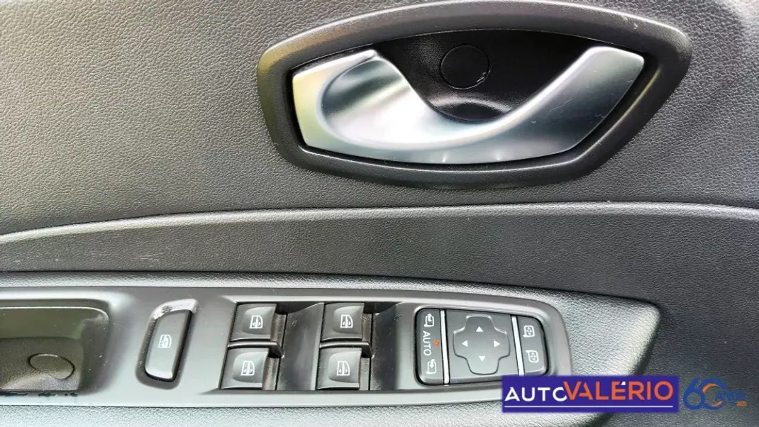 Renault Captur 2019 - 13950 EUR, 61525 km - AUTO.MOTO.pt - 61525km - foto 23 de 30
