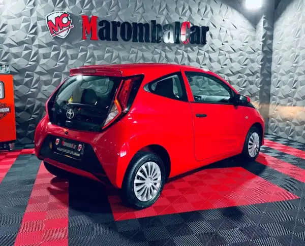Toyota Aygo 2019 - 10750 EUR, 126299 km - AUTO.MOTO.pt - 126299km - foto 5 de 35