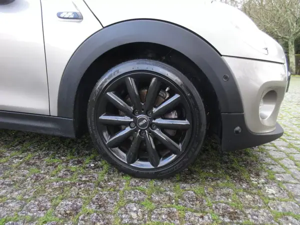 MINI 3 Portas 2018 - 18490 EUR, 164000 km - AUTO.MOTO.pt - 164000km - foto 12 de 53