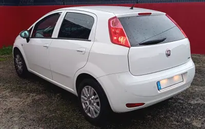 Fiat Punto 2018 - 8750 EUR, 154000 km - AUTO.MOTO.pt - 154000km - foto 18 de 18
