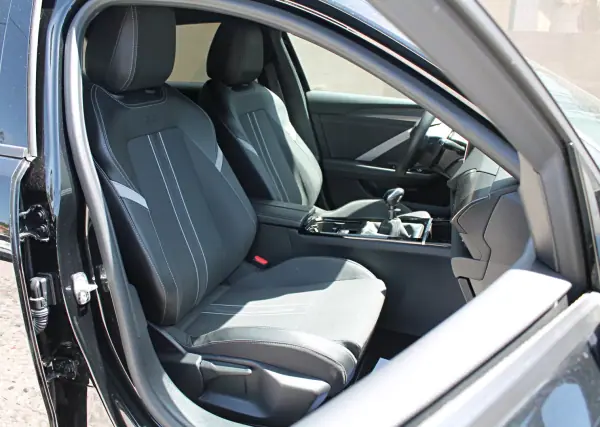 Opel Astra Sports Tourer 2025 - 22330 EUR, 33984 km - AUTO.MOTO.pt - 33984km - foto 12 de 19