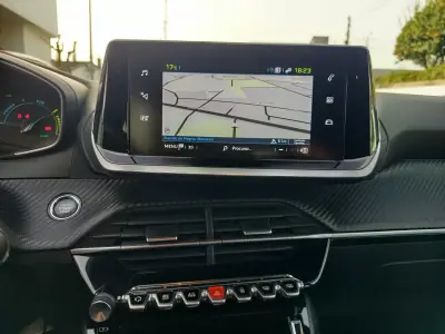 Peugeot e-2008 2022 - 17990 EUR, 70100 km - AUTO.MOTO.pt - 70100km - foto 18 de 19