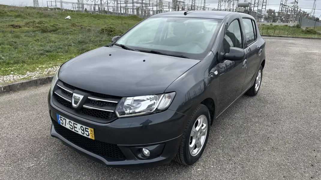 Dacia Sandero 2016 - 5950 EUR, 150000 km - AUTO.MOTO.pt - 150000km - foto 2 de 15