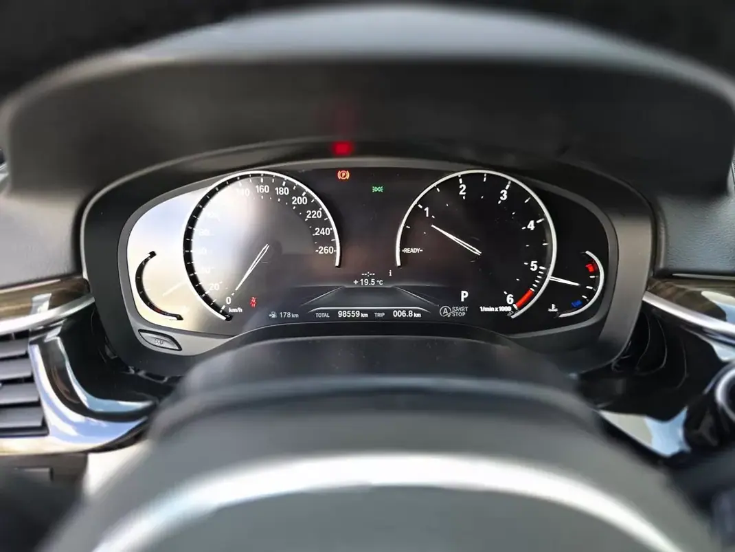 BMW 520 2019 - 30990 EUR, 98500 km - AUTO.MOTO.pt - 98500km - foto 19 de 44