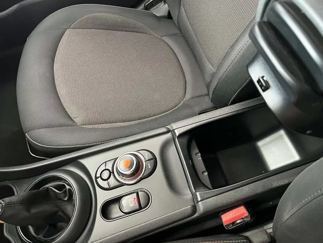 MINI Clubman 2018 - 16800 EUR, 122806 km - 122806km - foto 17 de 23