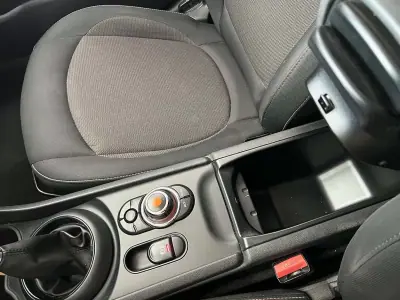 MINI Clubman 2018 - 16800 EUR, 122806 km - 122806km - foto 17 de 23