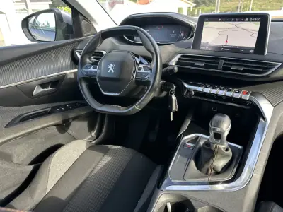 Peugeot 5008 2017 - 14900 EUR, 200000 km - AUTO.MOTO.pt - 200000km - foto 28 de 63