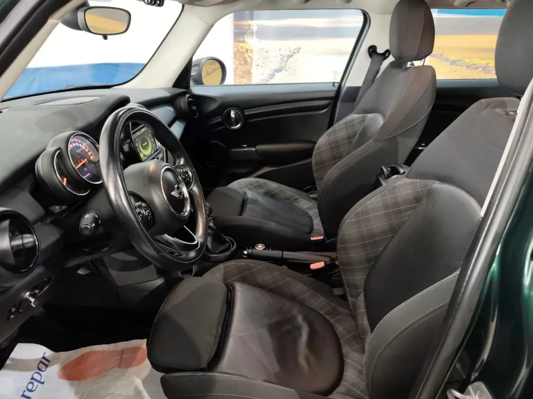 MINI 5 Portas 2017 - 15490 EUR, 76000 km - AUTO.MOTO.pt - 76000km - foto 14 de 27