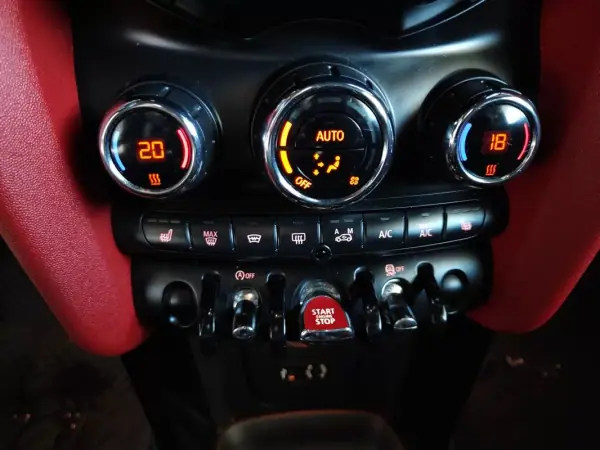 MINI John Cooper Works 2015 - 21500 EUR, 91950 km - AUTO.MOTO.pt - 91950km - foto 31 de 38
