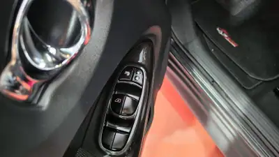 Nissan Juke 2017 - 12290 EUR, 125919 km - AUTO.MOTO.pt - 125919km - foto 14 de 49