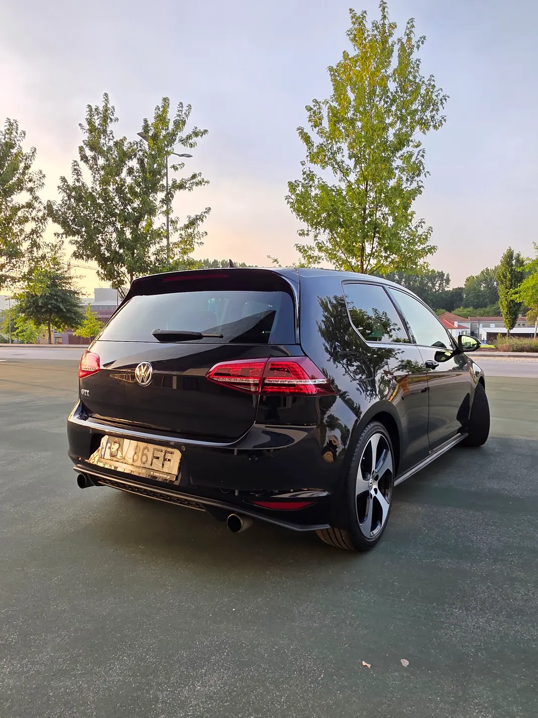 Volkswagen Golf 2013 - 16390 EUR, 196000 km - AUTO.MOTO.pt - 196000km - foto 5 de 12